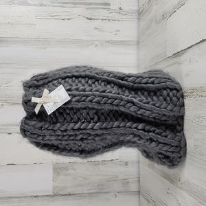 Barnes & Noble gray hand knit cozy soft collar pullover neck scarf NEW